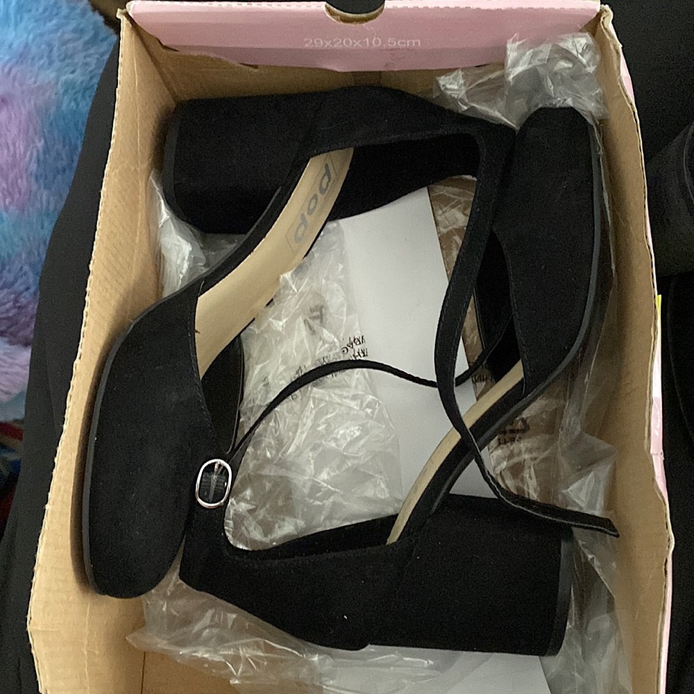 Black suedelike pop gal heels